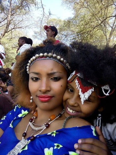 Jeunes femmes Oromo en coiffure traditionnelle