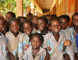 Ecole afrique enfants souriants