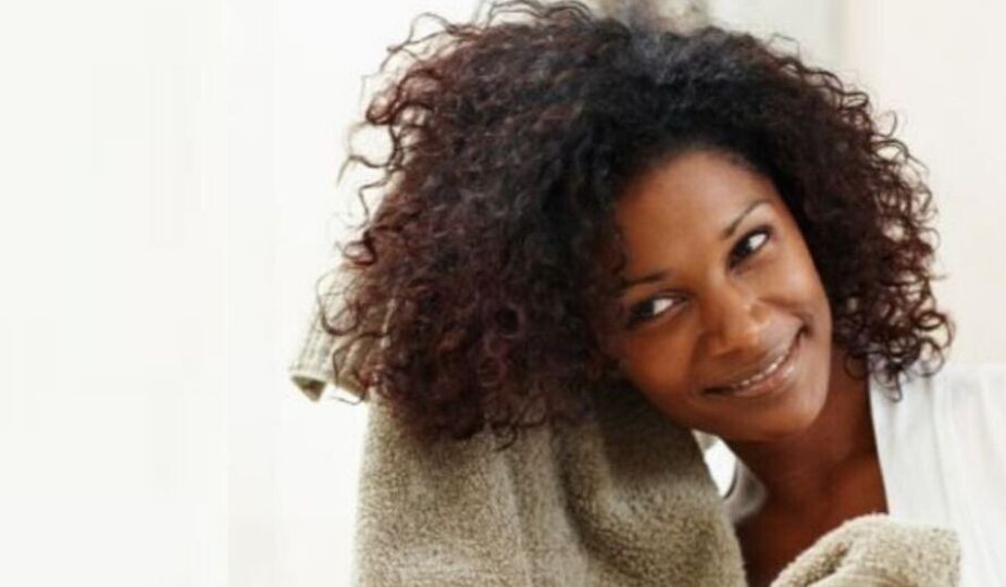 Soins cheveux naturels femme noire