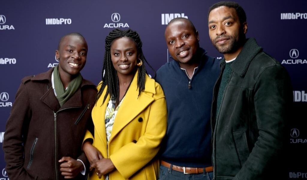 DZALEU.com : African Lifestyle Magazine Cinéma africain : The Boy Who Harnessed The Wind. En photo (de G à D) :  Maxwell Simba, Aïssa Maïga, Willima Kamkwamba et Chiwetel Ejiofor 