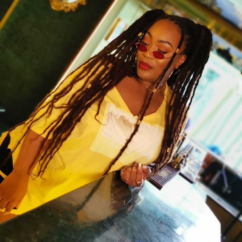 DZALEU.COM - Célébrités africaines à la une : Josey, chanteuse (Côte d'Ivoire)