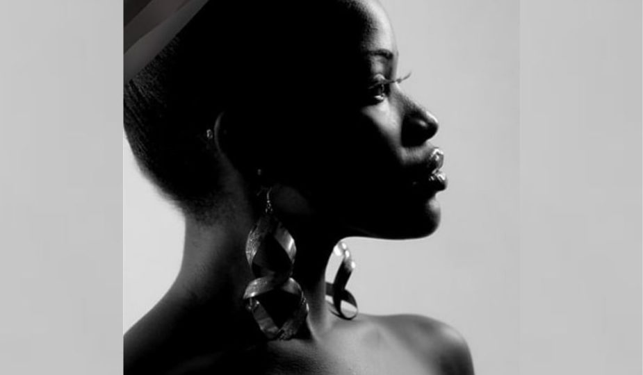 DZALEU.COM : Célébrités africaines - Reniss, Cameroun