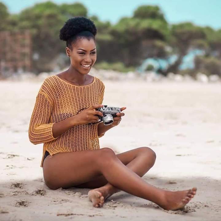 Miss Cameroun 2020 Audrey Nabila Monkam en chignon afro