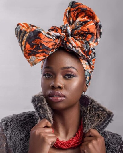 Luwi Kawanda (Miss Zambie 2019) en foulard africain