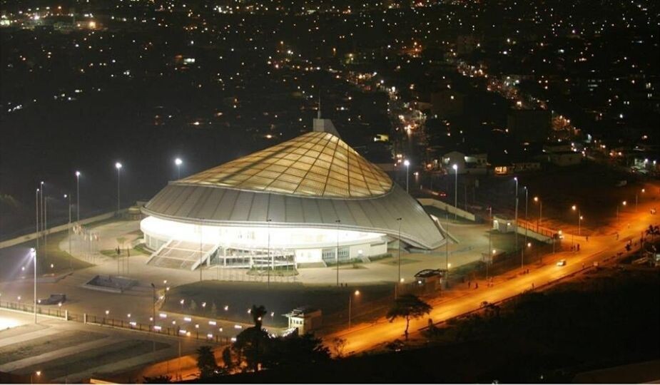 Yaoundé by night : Le Palais Polyvalent des Sports de Yaoundé (Paposy)