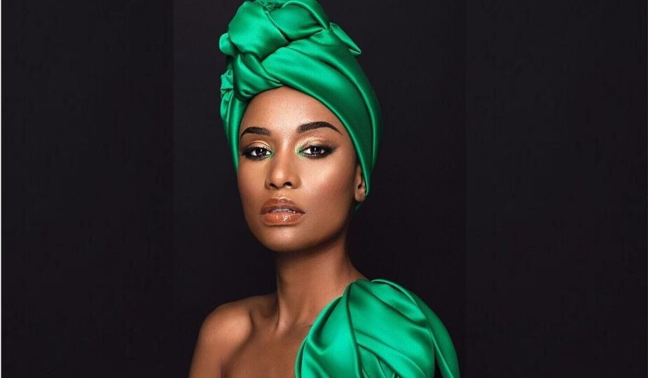Zozibini Tunzi, Miss Universe 2019 en foulard africain
