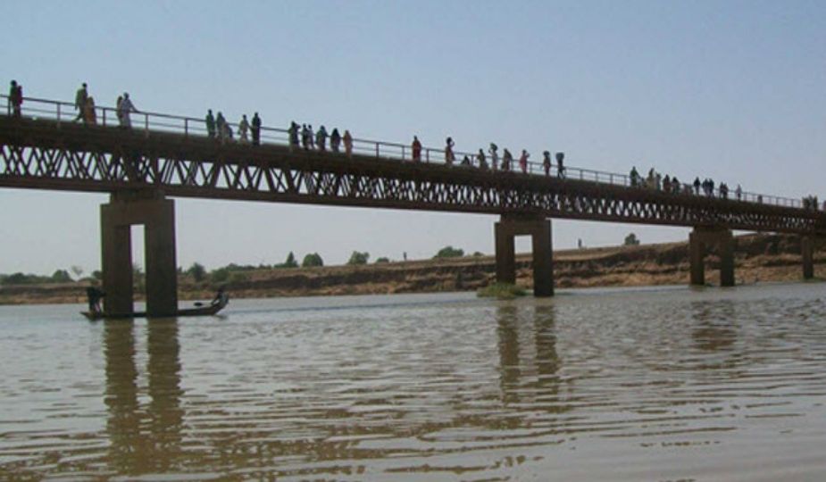 Un deuxième sur le fleuve Logone, frontière entre le Cameroun et le Tchad