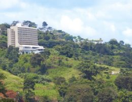 Ongola Ewondo (Yaoundé) : la colline Fébé et l'hôtel du même nom