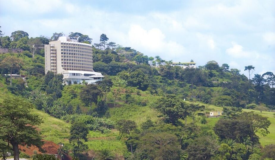 Ongola Ewondo (Yaoundé) : la colline Fébé et l'hôtel du même nom