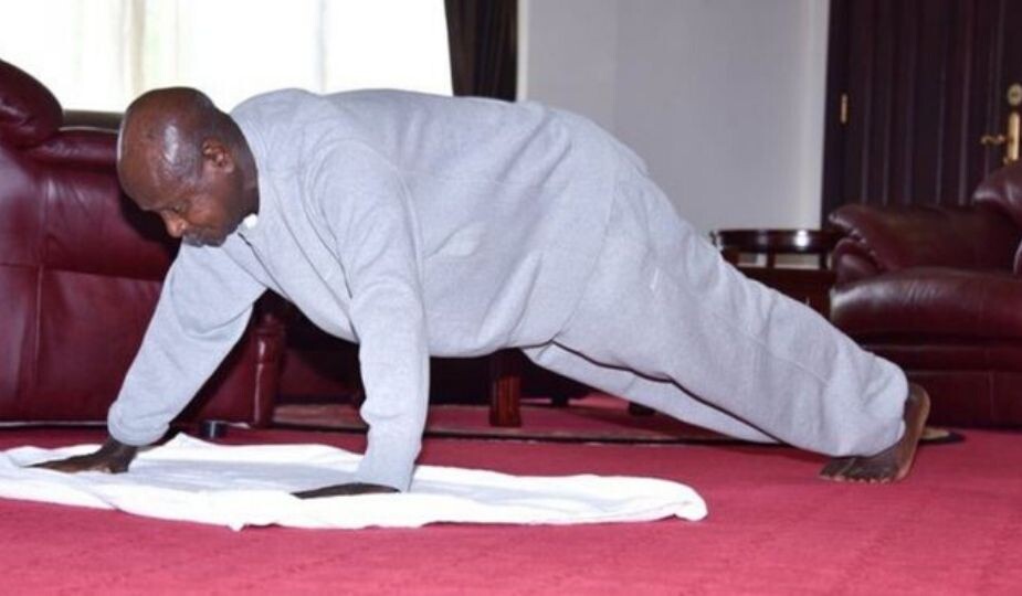 Yuweri Museveni, président ougandais en pleine séance de sport à domicile